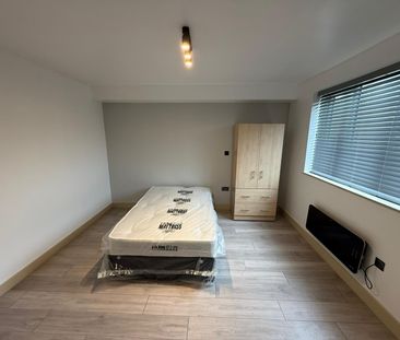 Studio Flat, Lincoln Road, HA2 - Photo 2