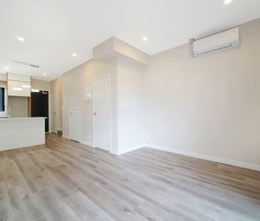 New Townhouse, great location - Photo 3