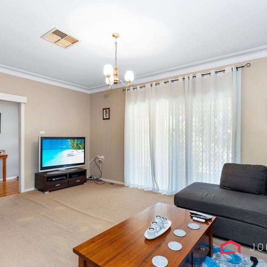 This ticks all the boxes! - Photo 1