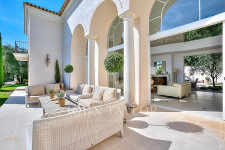 Maison à louer Valbonne, Cote d'Azur, France12 500 EUR / Mois - Photo 3