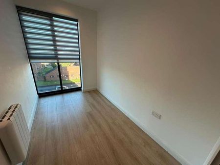 Slough, Berkshire, SL1 - Photo 3