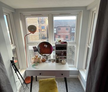 3 Bed Semi-Detached House, De Quincey Mews, E16 - Photo 4