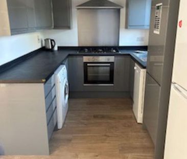 3 bedroom semi-detached house to rent - Photo 6