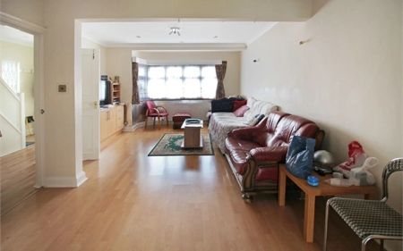 Cool Oak Lane, London, NW9 - Photo 2