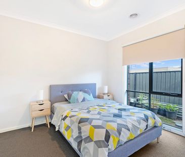 Modern Family Home in Prime Location – Close to M1 & Berwick - Photo 4