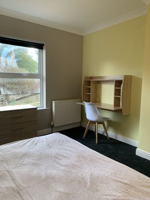 BEDROOM 4 – MEDIUM DOUBLE WITH DESK - Photo 1