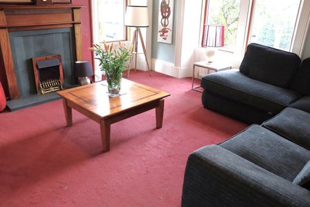 To Let 1 Bed Flat - Photo 4