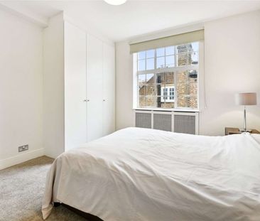 Beautiful 2 bedroom apartment set on the 3rd floor (with lift) of a charming portered mansion block, with a striking roof top view towards Victoria Tower. - Photo 3