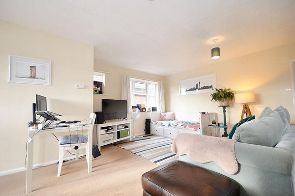 3 bedroom flat to rent - Photo 1