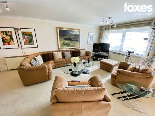 2 bed flat to rent in Craghead, 77 Manor Road, Bournemouth, Dorset, BH1 3JF - Photo 1