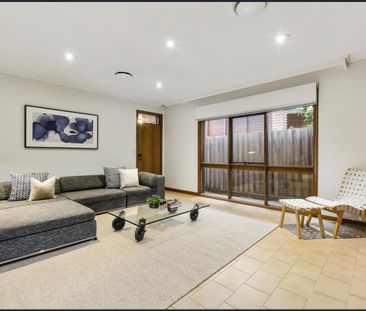 SPACIOUS SINGLE LEVEL FAMILY HOME WITH MULTIPLE LIVING AREAS | Bess... - Photo 4