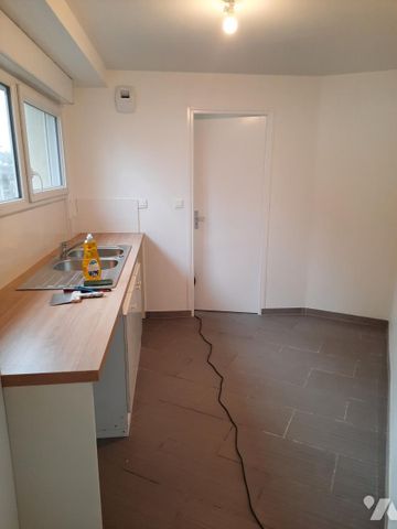 Maison de bourg F3 jumelée, centre bourg de MARIGNY - Photo 4