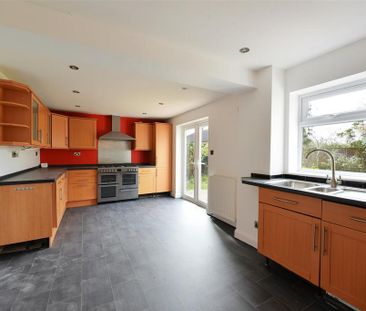 4 bedroom detached house to rent - Photo 4