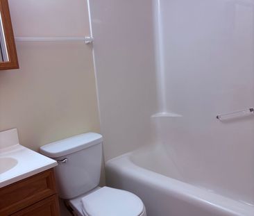 Charlie Lake Apartments - Photo 6