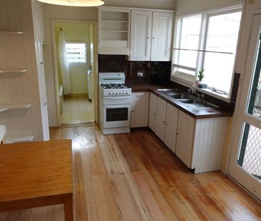 CUTE 2 BEDROOM COTTAGE SEMI FURNISHED - Photo 4