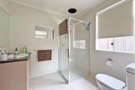 Stylish Townhouse - Photo 2