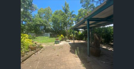 Charming Family Home with Huge Yard in Tingalpa! - Photo 4