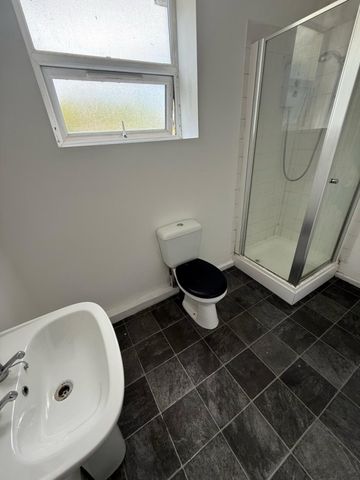 1 bed Apartment - To Let - Photo 5