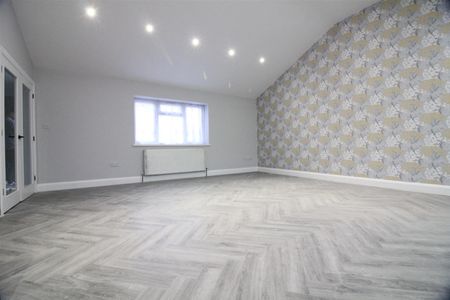 Snape Spur, Slough - Photo 3