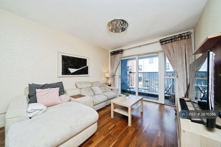 3 bedroom flat to rent - Photo 4