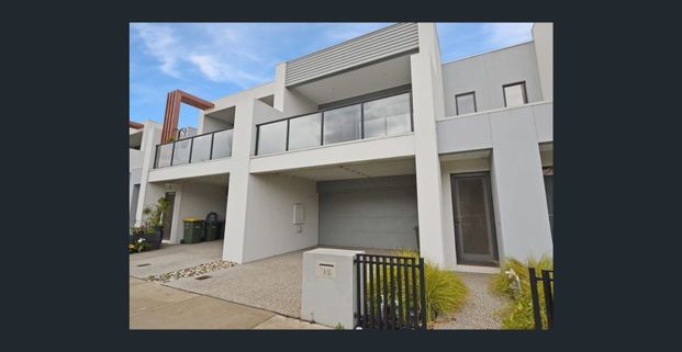 Contemporary Living Across Two Stunning Levels - Photo 1