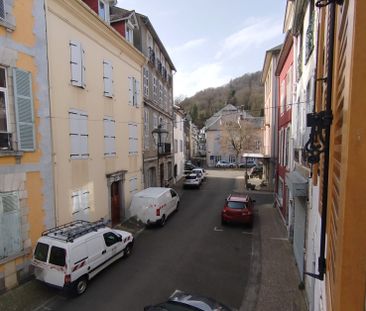 Location Appartement 2 pièces 48m² BAGNERES DE BIGORRE 65200 - Photo 1