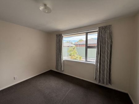 Premium Location and fresh renovation and garaging - Photo 2