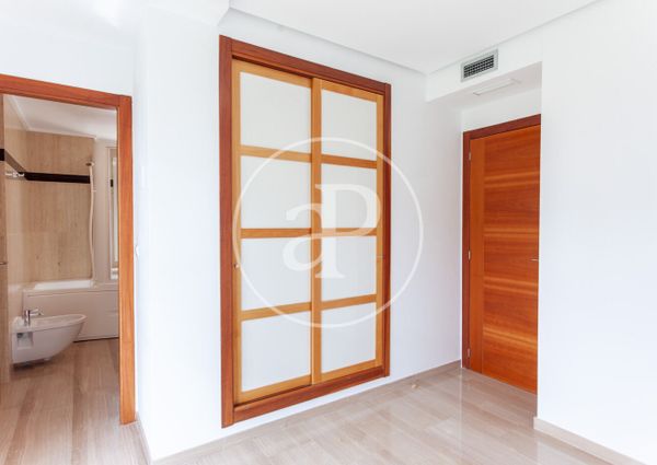 Flat for rent with swimming pool in Ciutat Jardí (Valencia)