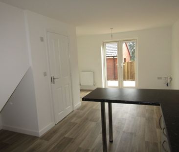 2 bed House - To Let - Photo 6