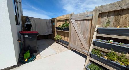 New Quiet 2 Bed/2 Bath Townhouse in Sydenham - Photo 3