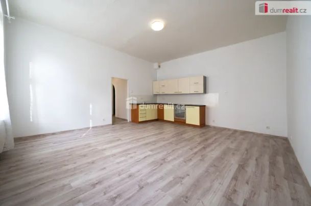 K pronájmu, byt 2+kk v 1.patře v blízkosti centra České Budějovice, ul. Skuherského 1448/38 - Photo 1