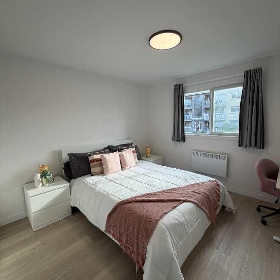 Appartement de deux chambres et une salle de bain - Photo 1