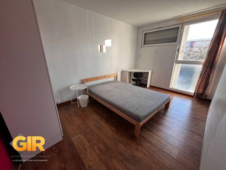 Location Appartement 5 pièces 81m² RENNES 35000 - Photo 3