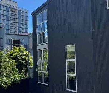 Modern 4BR Townhouse in Mount Cook - Photo 5