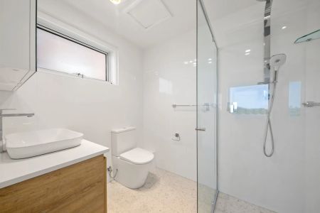 Stylishly Renovated, Light-Filled Residence with Captivating Ocean & District Views - Photo 4