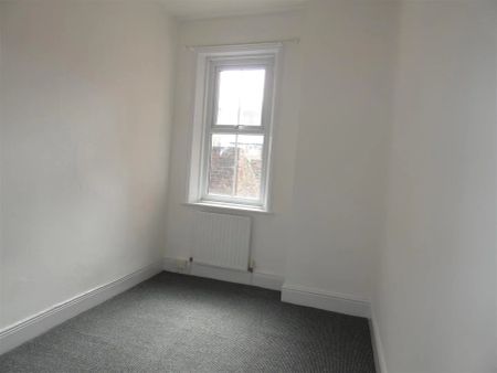 2 bed flat to rent in Trewhitt Road, Heaton - Photo 2