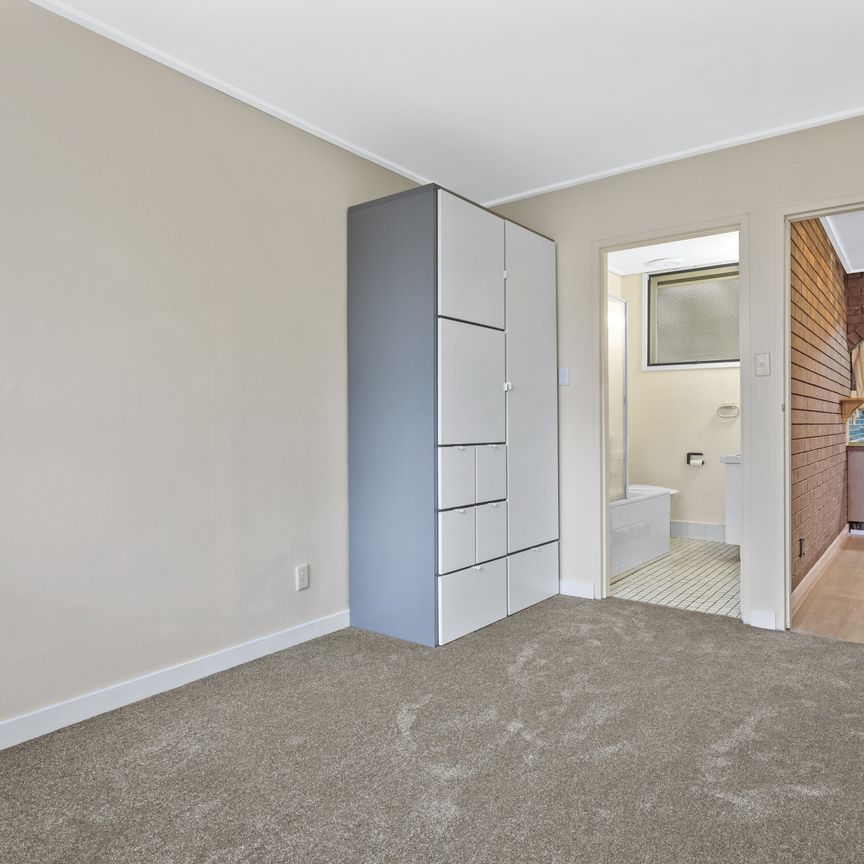 Savvy One Bedroom Apartment - Photo 1