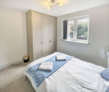 4 bedroom semi-detached house to rent - Photo 2