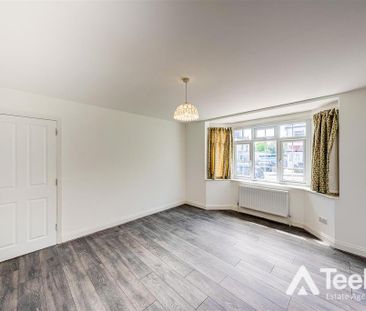 3 bedroom flat to rent - Photo 3