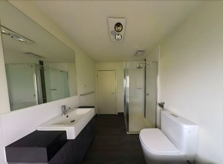 MODERN STYLISH 2 BEDROOM TOWNHOUSE - Photo 5