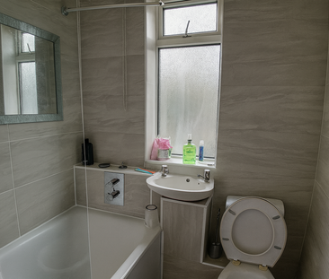 1 bedroom in a house share to rent - Photo 5