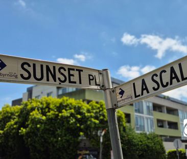 Penthouse Living - Photo 2