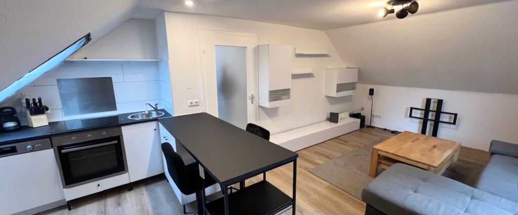 Modernisierte 2-Zimmer-Dachgeschosswohnung im Herzen von Brück! - Foto 1