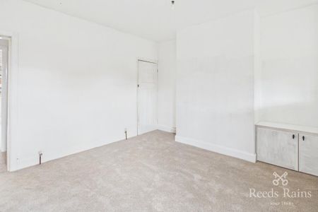 2 bedroom semi-detached house to rent - Photo 4