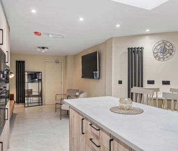 🏡 Stunning 5-Bedroom HMO | All Ensuite | Fully Renovated | Castle B... - Photo 6