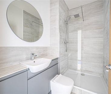 A lovely modern one bedroom flat close to the train station and cit... - Photo 5