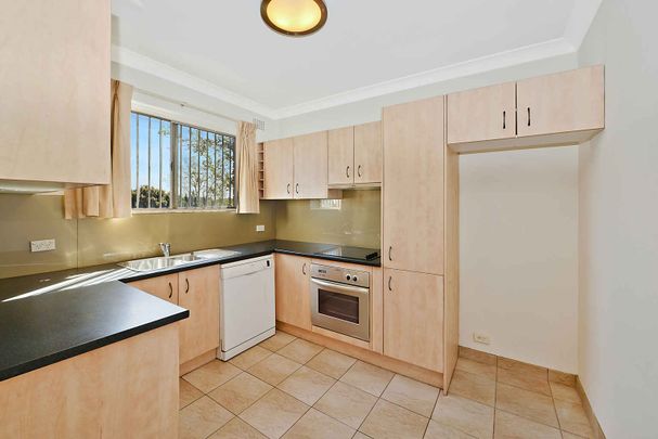 Modern 2 Bed Apartment with Off Street Parking - Photo 1