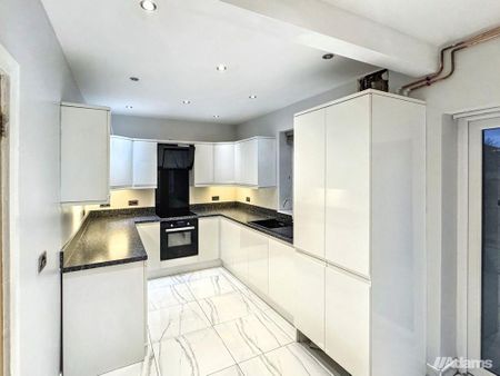 3 bedroom end of terrace house to rent - Photo 2