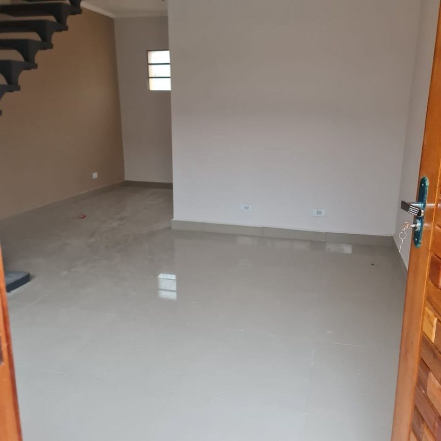 Sobrado com 2 quartos e 54m² para alugar em Jardim São João, Mauá. - Foto 1