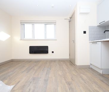 Studio Flat, Laleham Road, SE6 - Photo 2